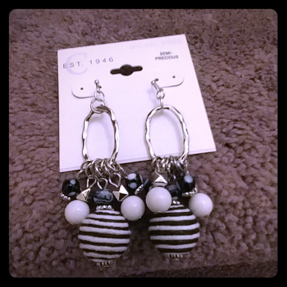 NWT Semi-Precious Black and White Earrings - Picture 1 of 2